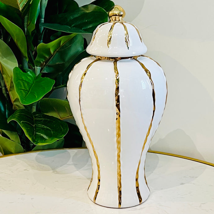 Ginger Jar Medium with Lid in Gold and White Ceramic for Living Room or Kitchen Decoration